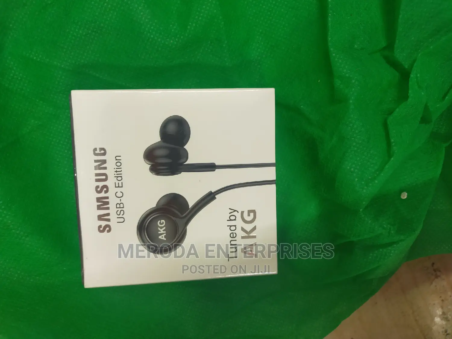 Samsung Earphones Tuned by Akg