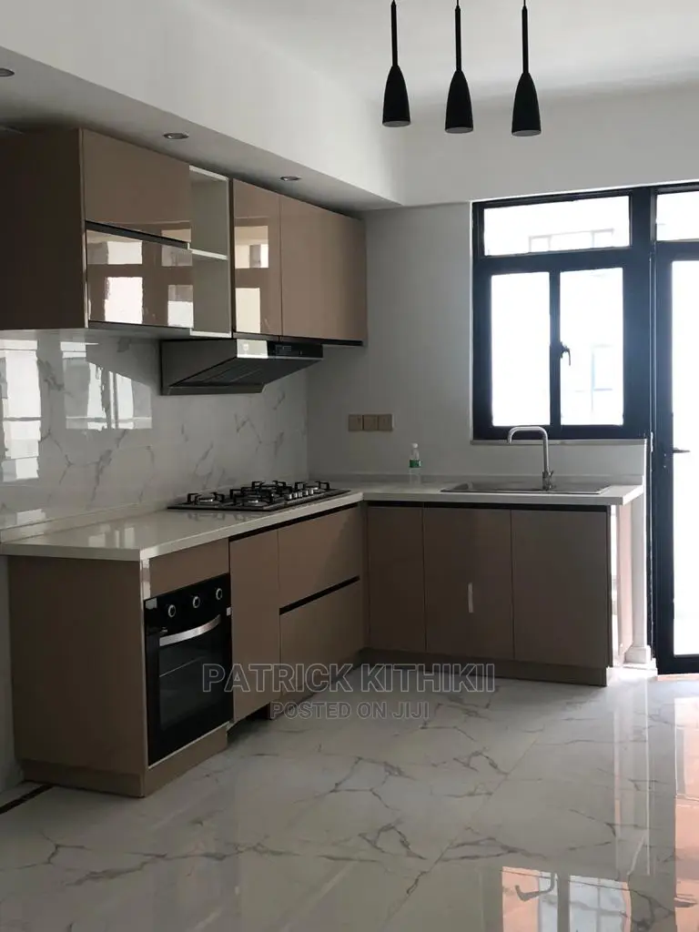 3bdrm Apartment in Apple Tree, Hotel 67 Area for rent
