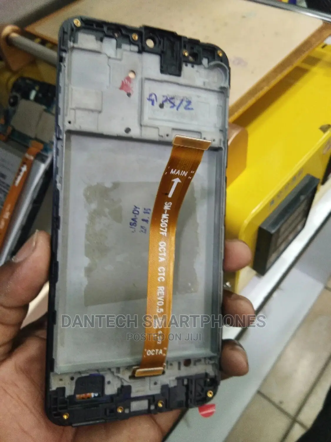 Screens / Batteries Replacement for Smartphones Laptops,.
