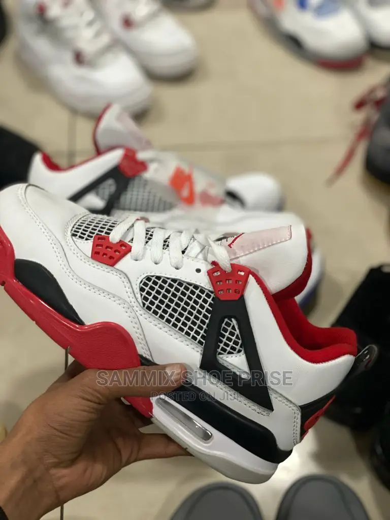 Jordan 4 PSG