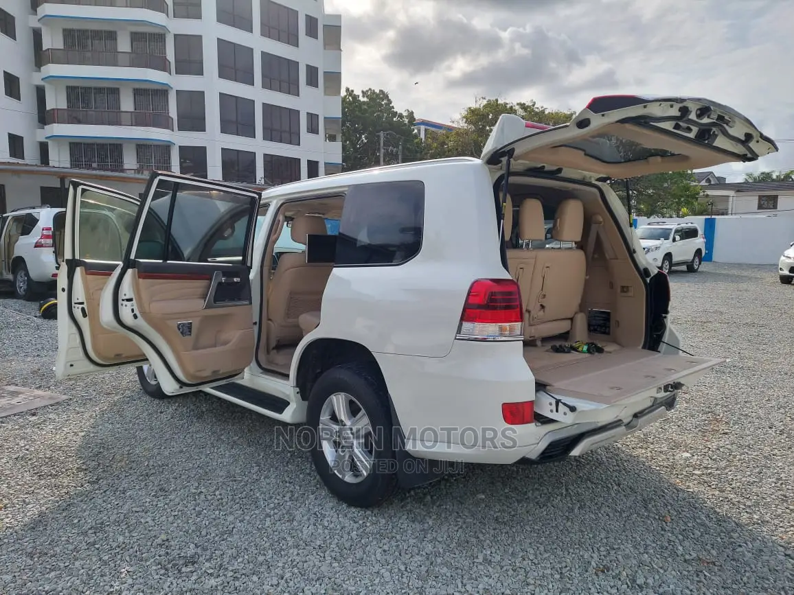 Toyota Land Cruiser 2014 4.6 V8 ZX Pearl