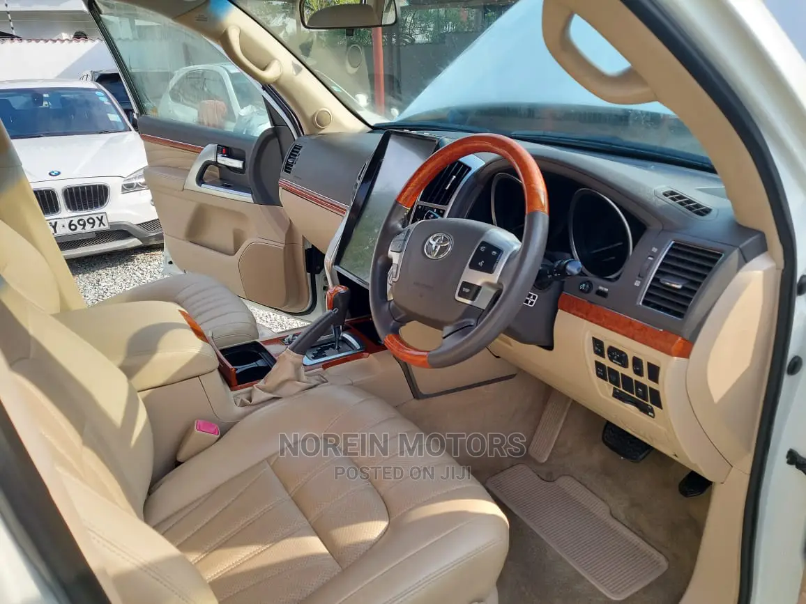 Toyota Land Cruiser 2014 4.6 V8 ZX Pearl