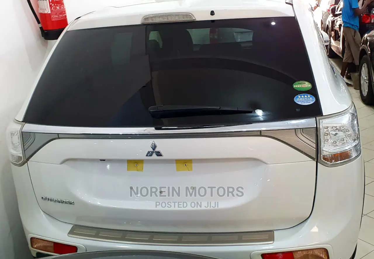 Mitsubishi Outlander 2016 White
