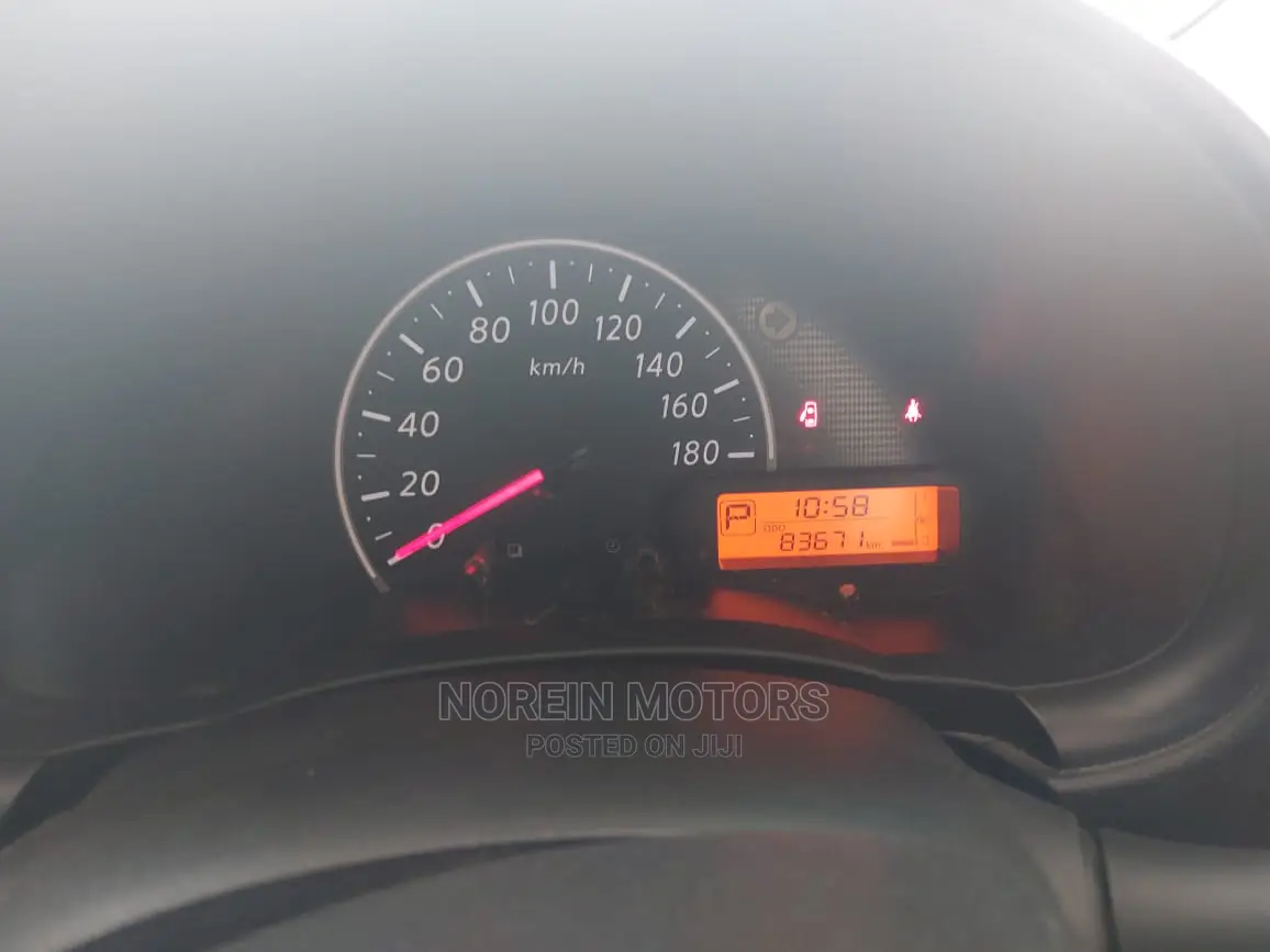 Toyota Auris 2015 Orange