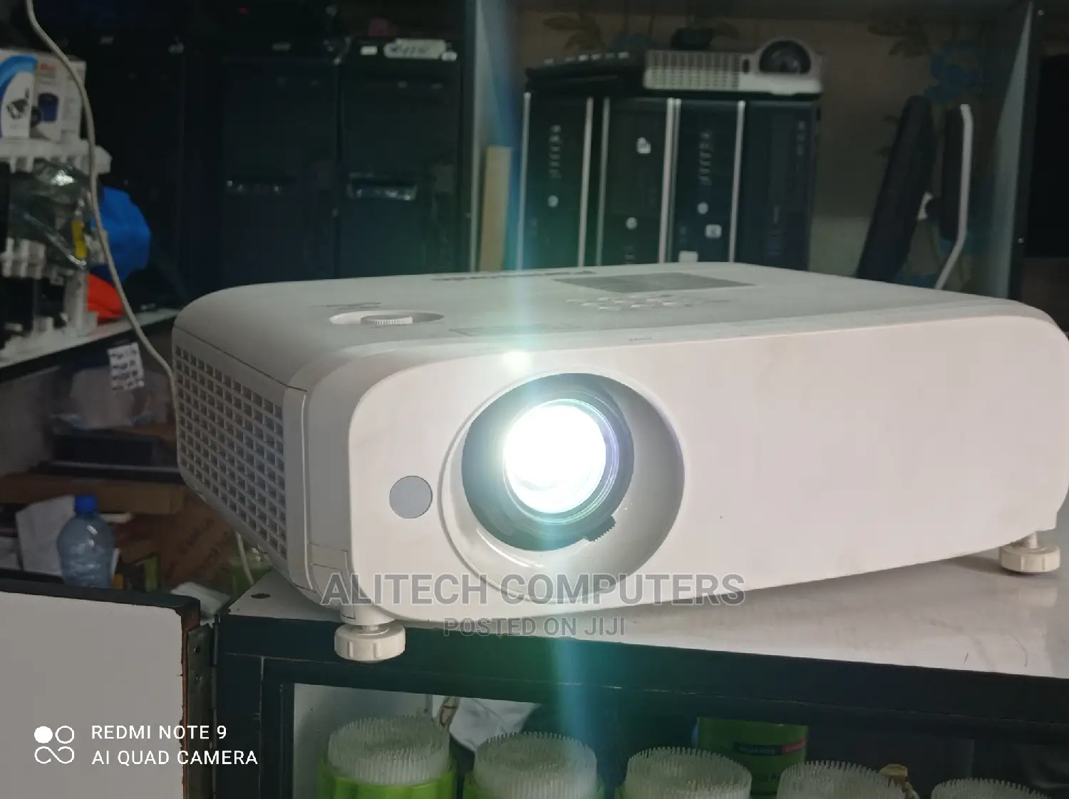 Panasonic Pt-Vx600 Projectors 5500 Lumens