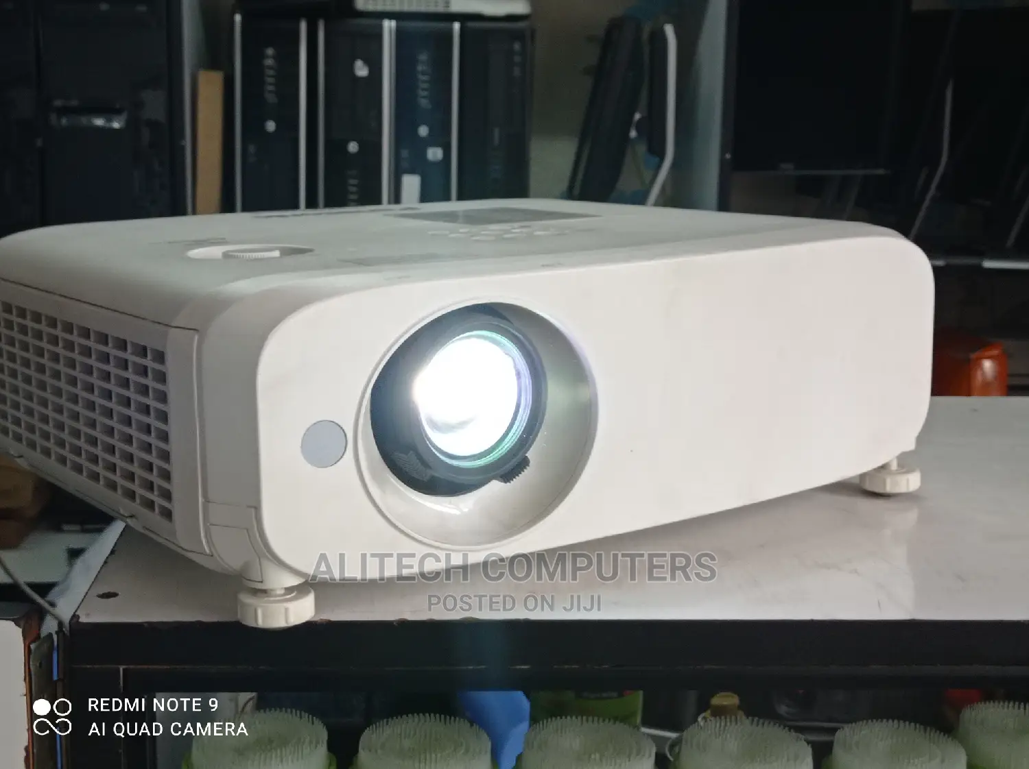 Panasonic Pt-Vx600 Projectors 5500 Lumens