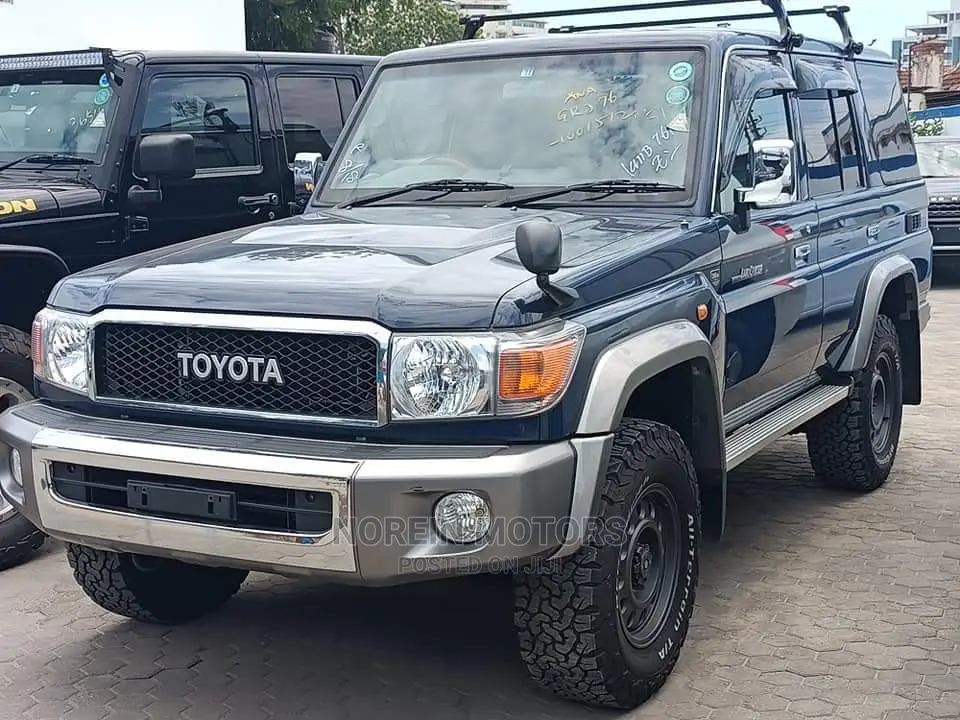 Toyota Land Cruiser 2015 Blue
