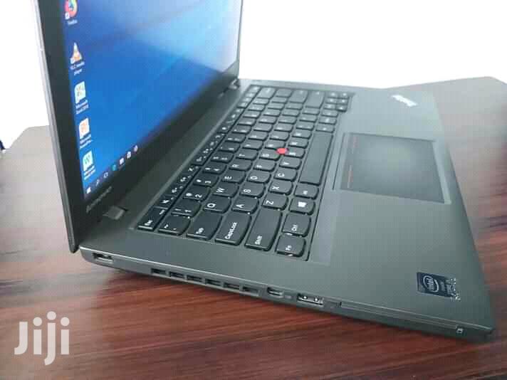 New Lenovo X240 Corei5 4gbram 500hdd 2.8ghz