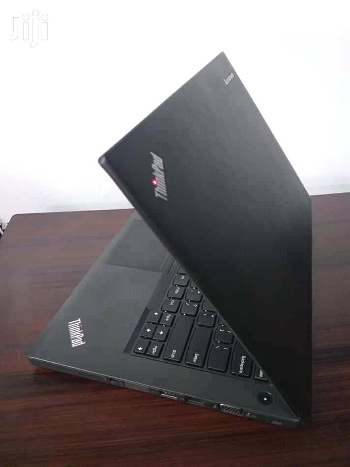 New Lenovo X240 Corei5 4gbram 500hdd 2.8ghz