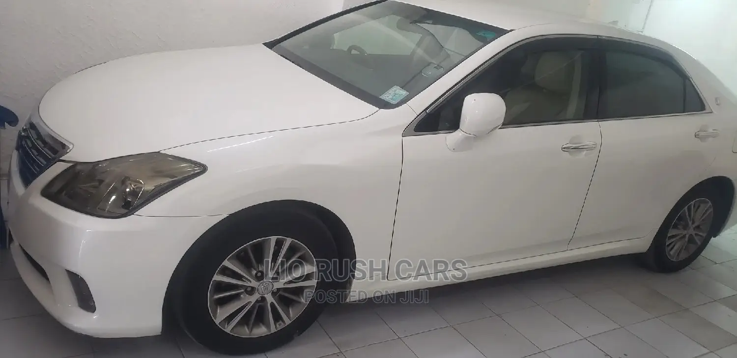 Toyota Crown 2014 White
