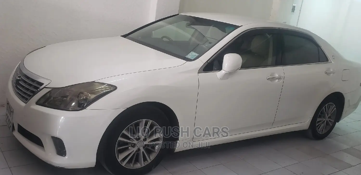 Toyota Crown 2014 White