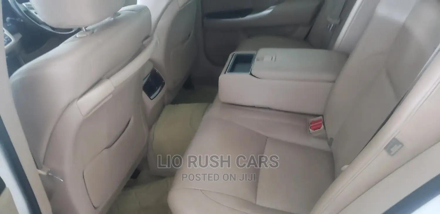 Toyota Crown 2014 White