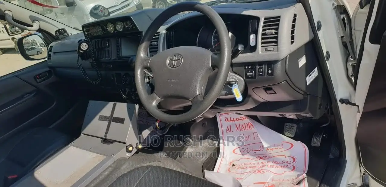 Toyota HiAce 2015
