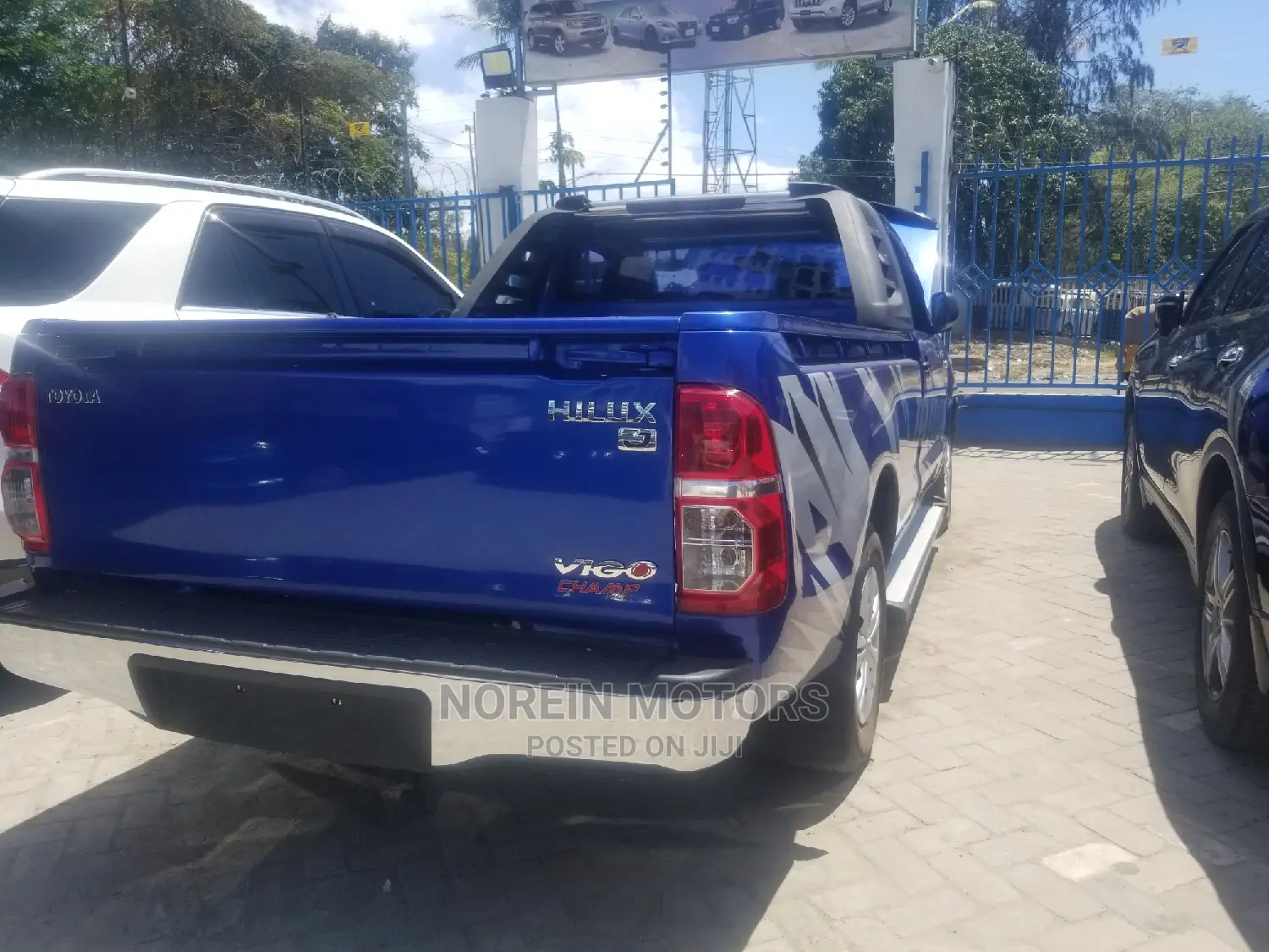 Toyota Hilux 2014 Blue