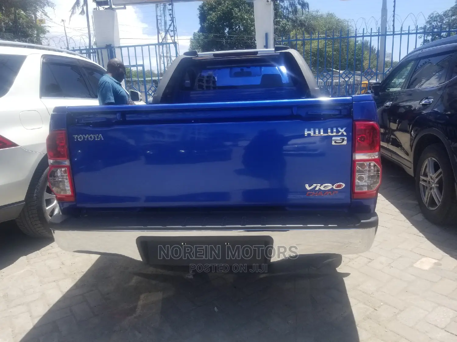 Toyota Hilux 2014 Blue