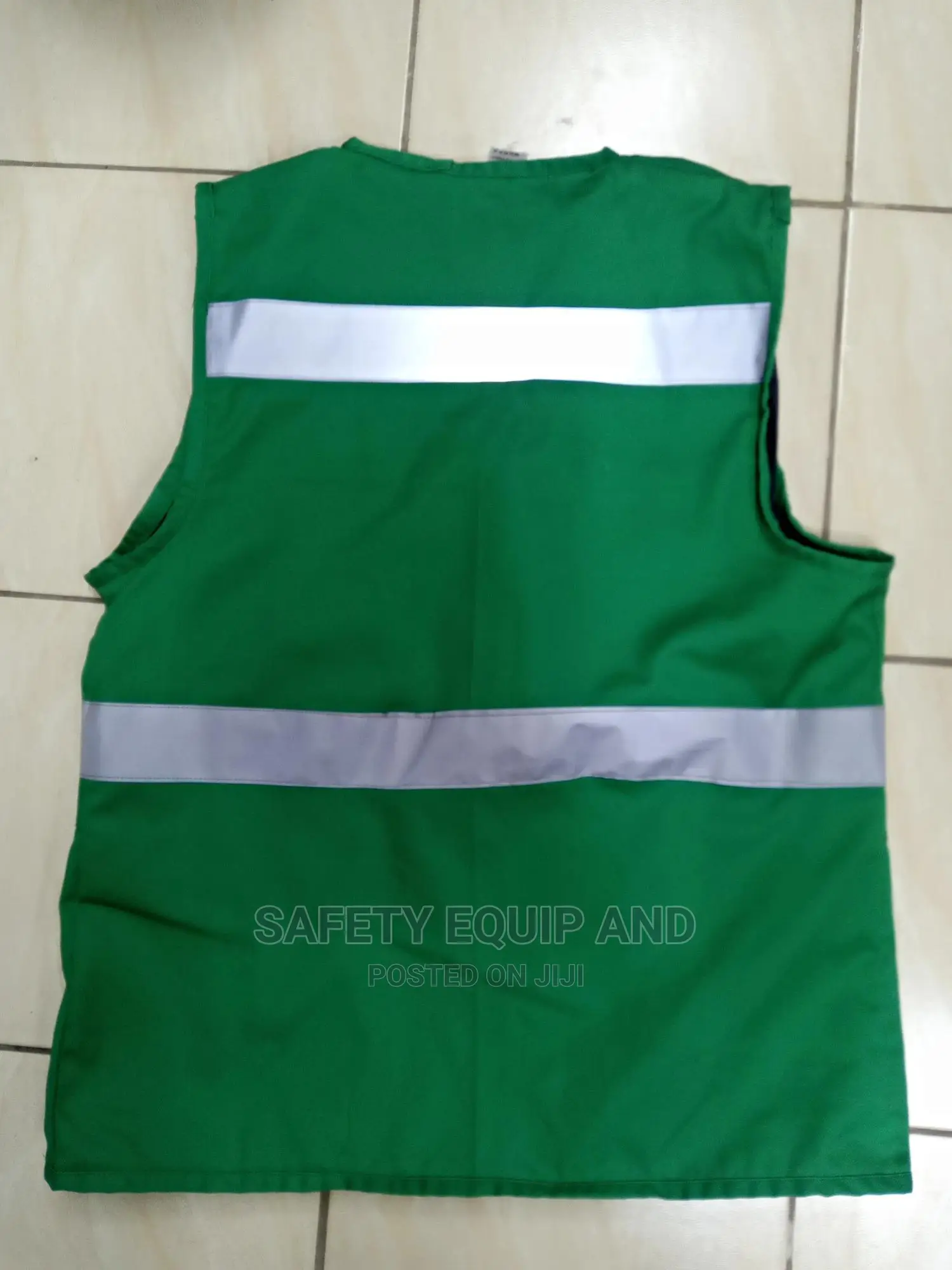 Reflective Vest With a Zip-Executive