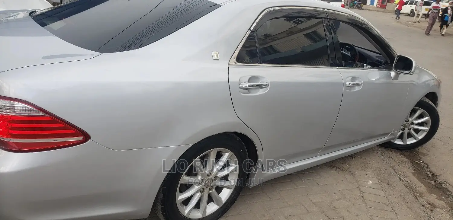 Toyota Crown 2011 Silver