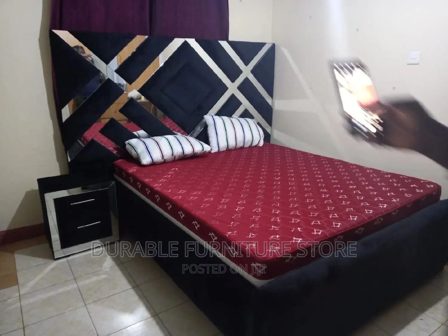 Mirror Bed 5* 6 With 2 Side Drowerss
