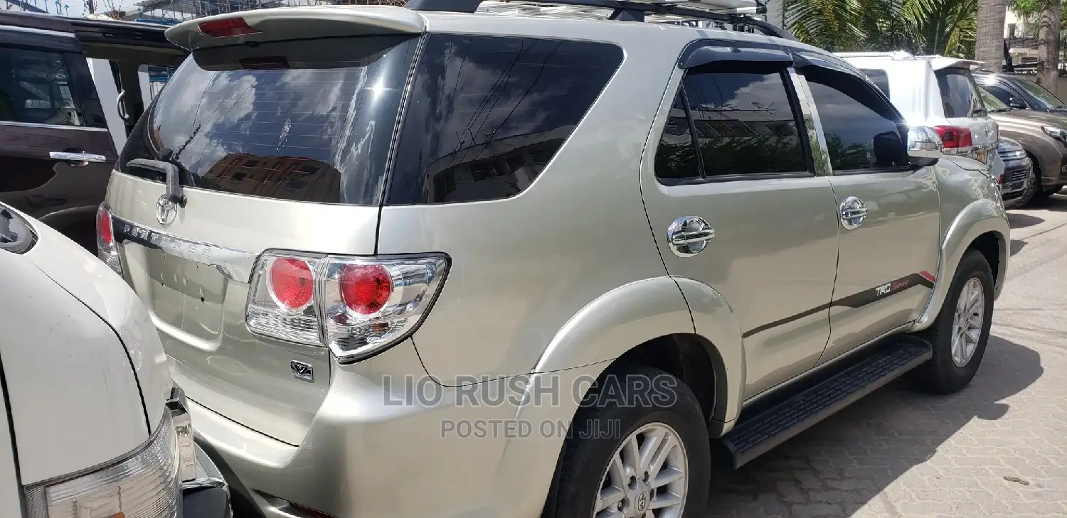 Toyota Fortuner 2015 Silver