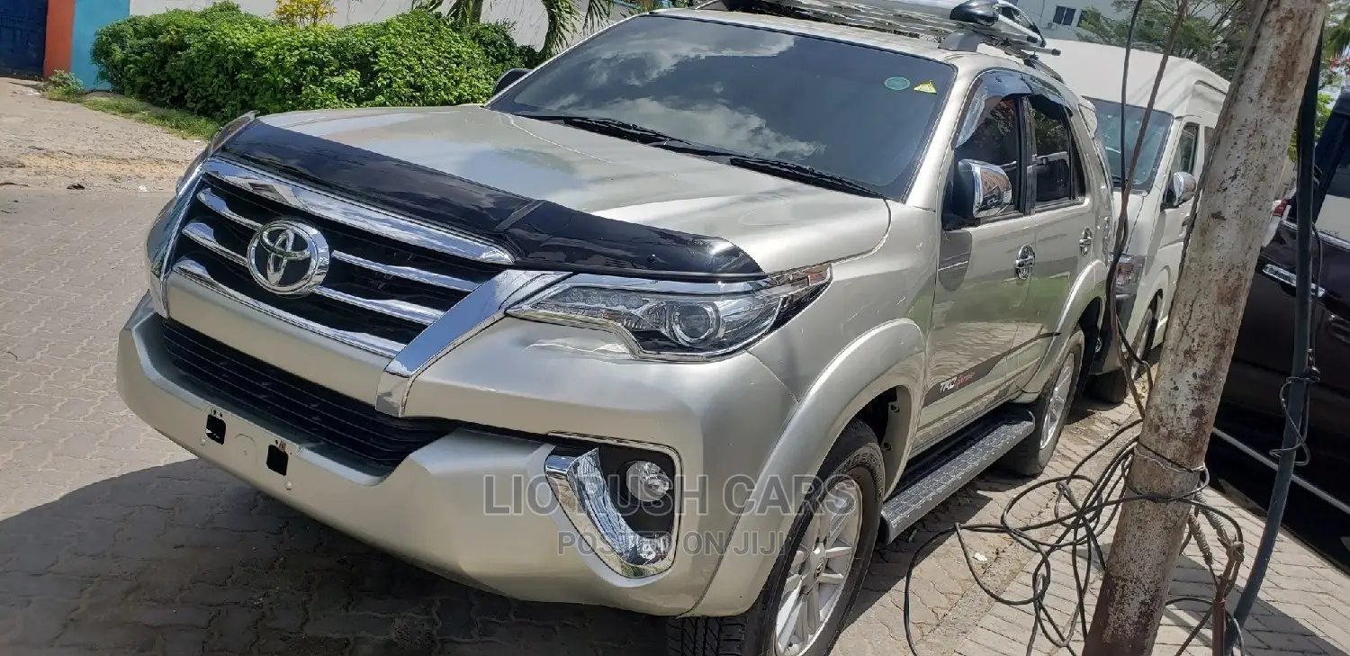 Toyota Fortuner 2015 Silver
