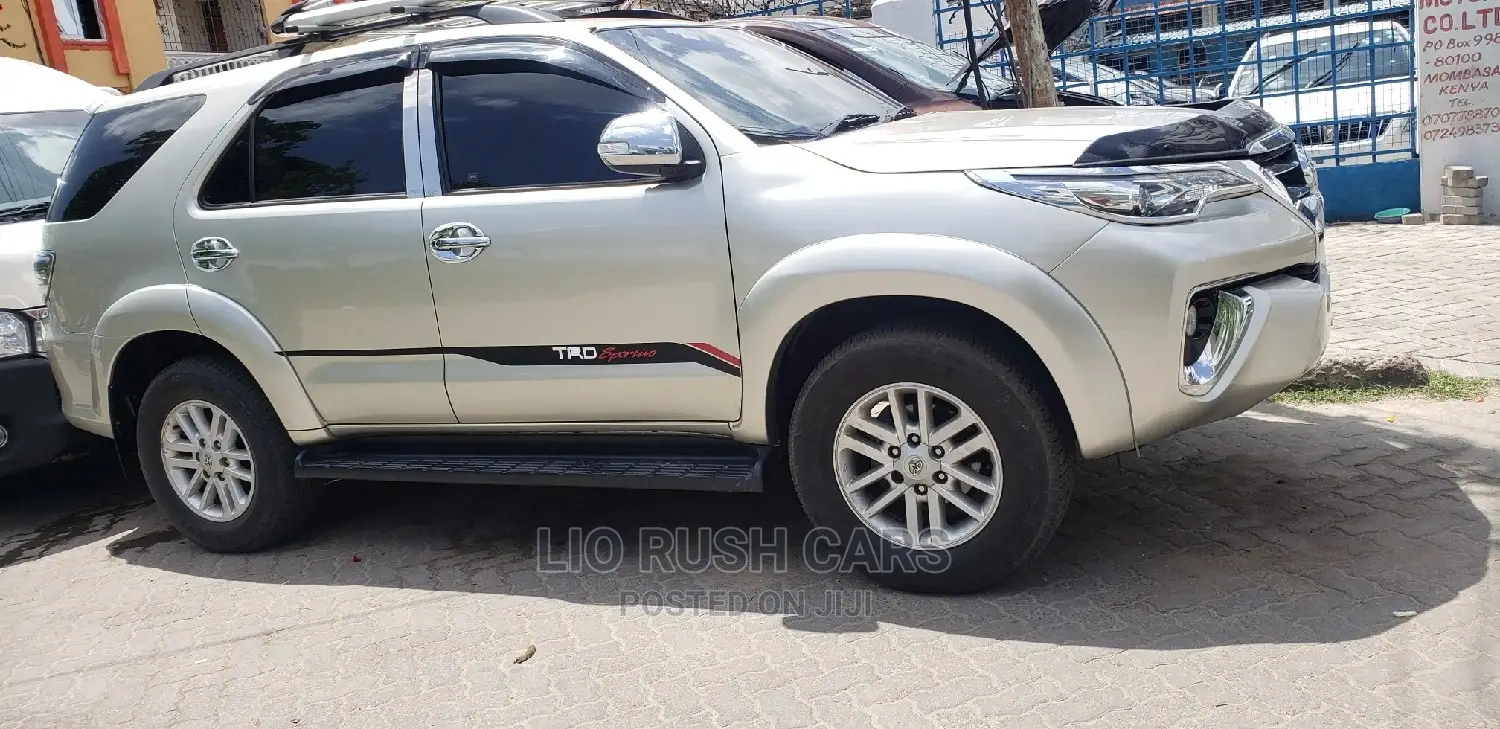 Toyota Fortuner 2015 Silver