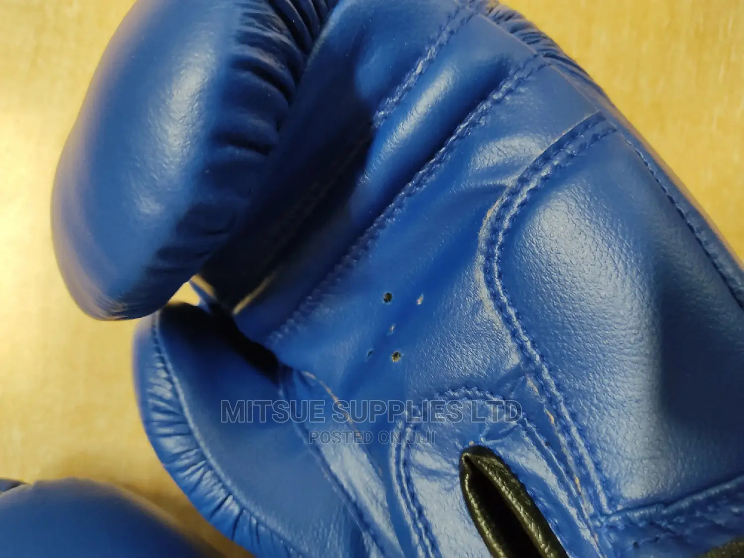 A Pair of Leather Boxing Gloves 12oz Blue