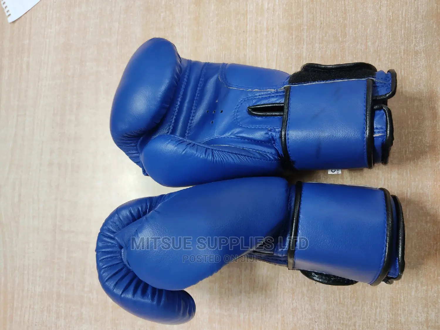 A Pair of Leather Boxing Gloves 12oz Blue