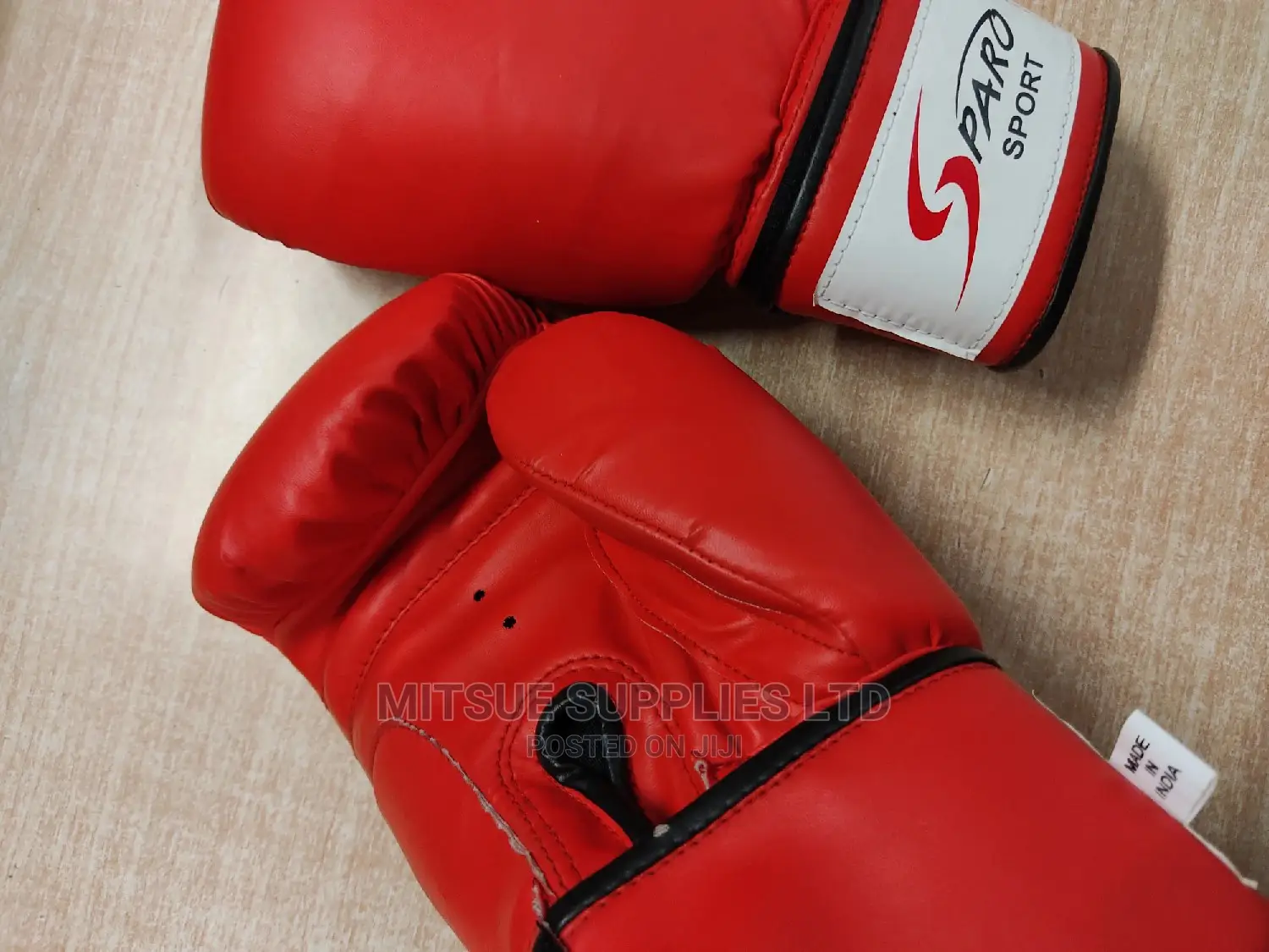 A Pair of Leather Boxing Glove 16oz Red
