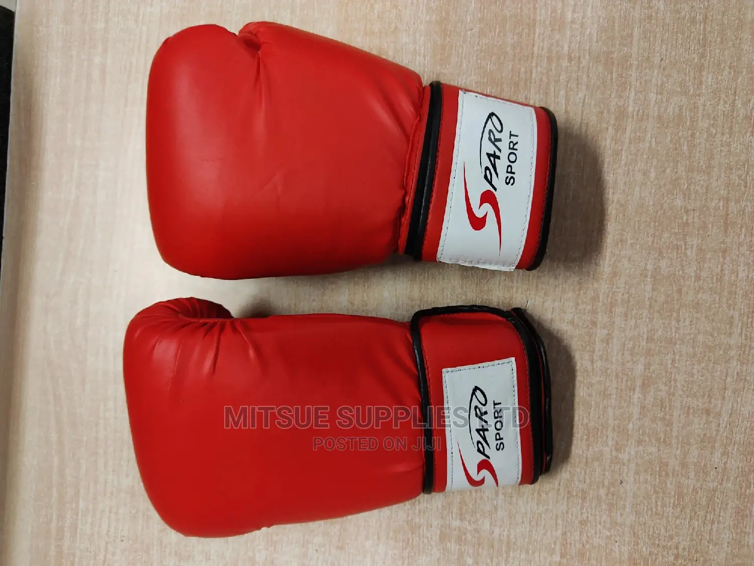 A Pair of Leather Boxing Glove 16oz Red