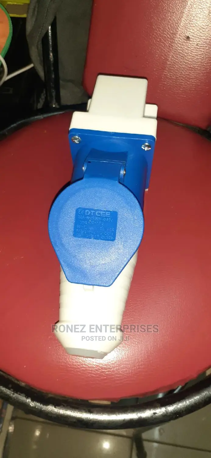 Industrial Socket 32amps 3pin