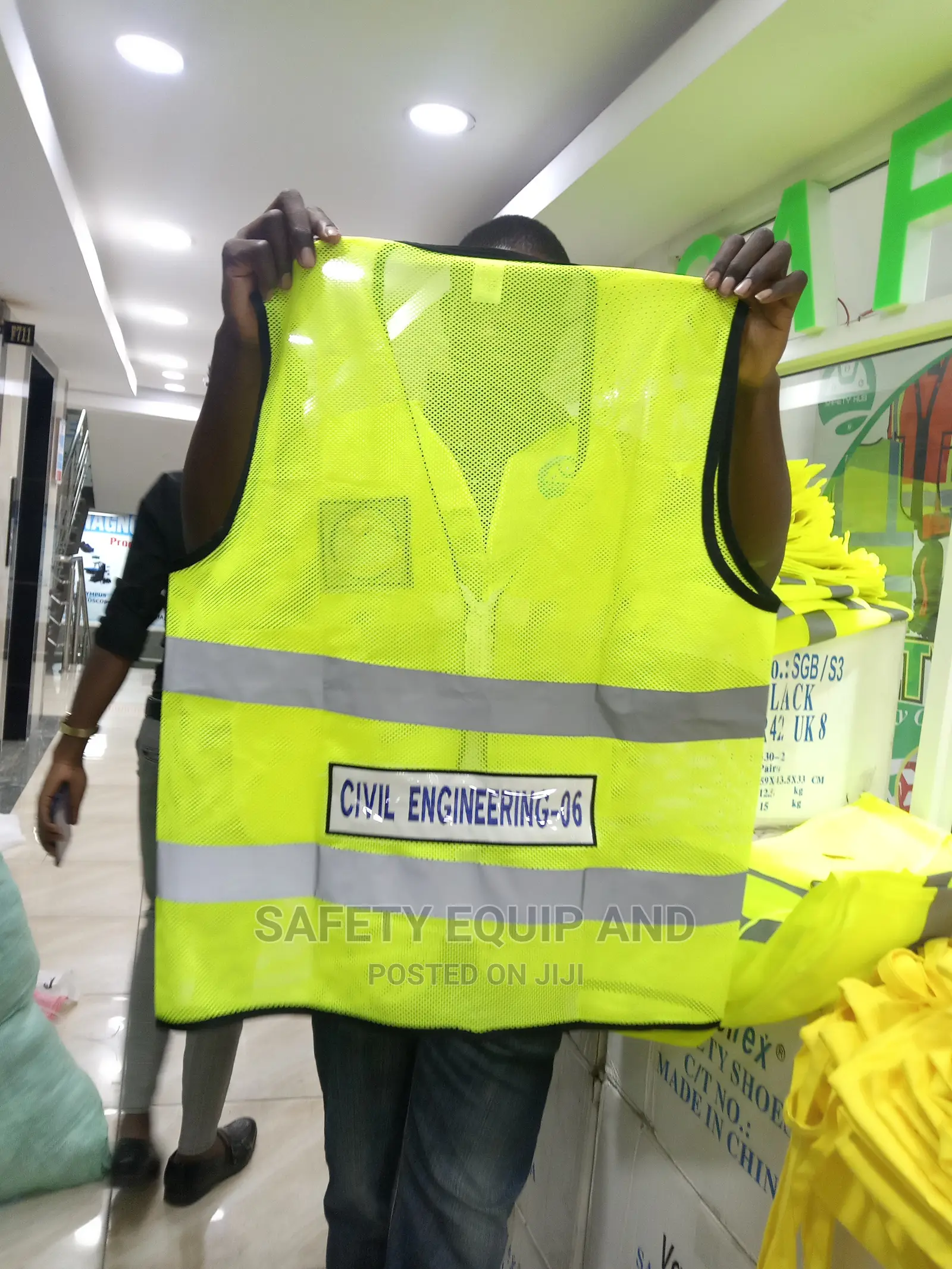 Luminous Netted Reflective Vests for Engineers
