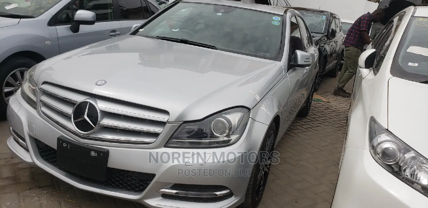 Mercedes-Benz C180 2014 Burgandy