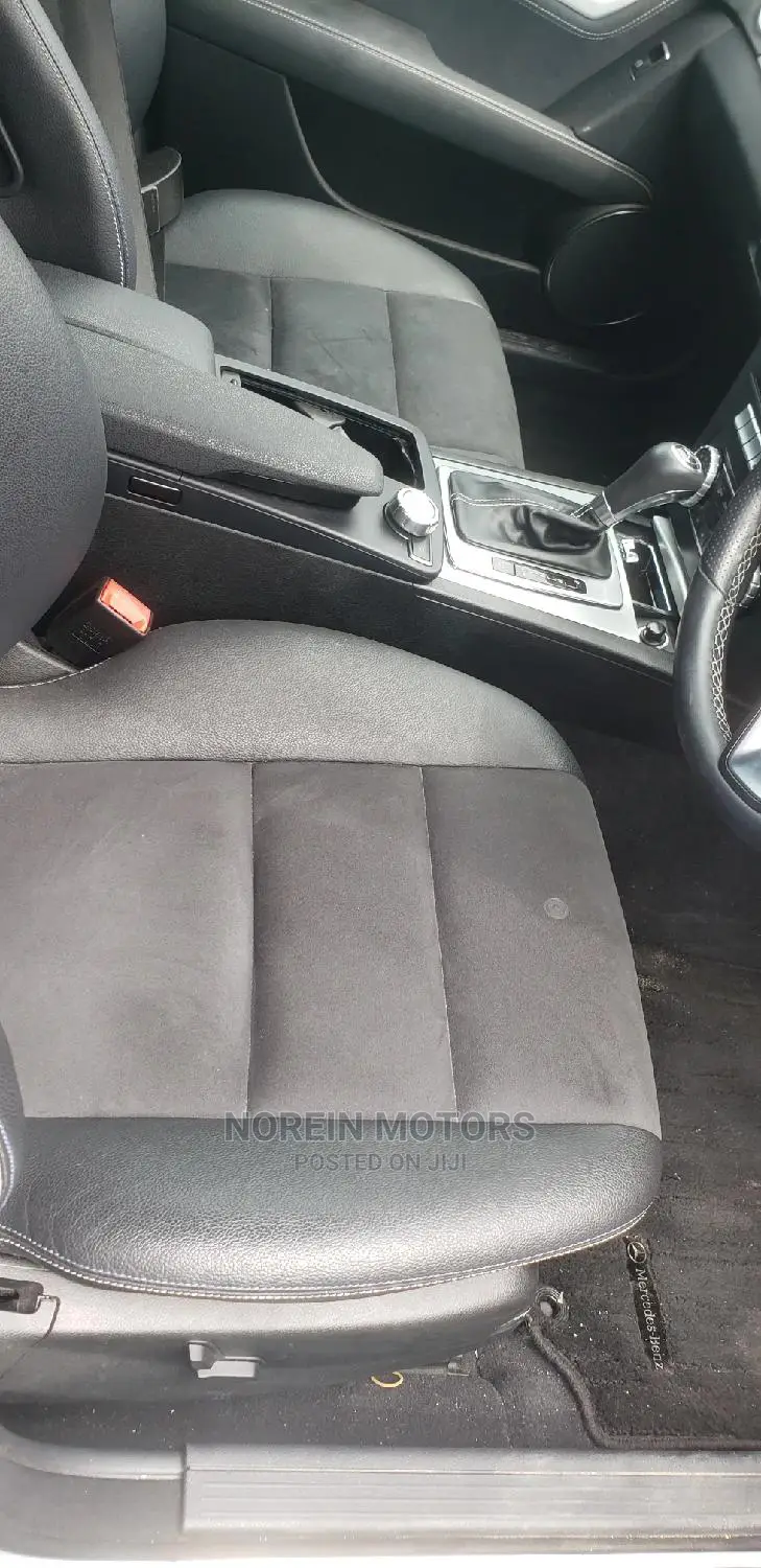 Mercedes-Benz C180 2014 Burgandy