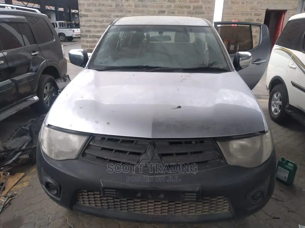 Mitsubishi L200 2008 Model Front Windscreen