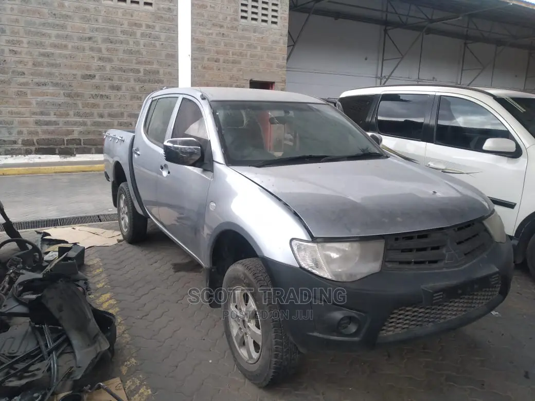 Mitsubishi L200 2008 Model Front Windscreen