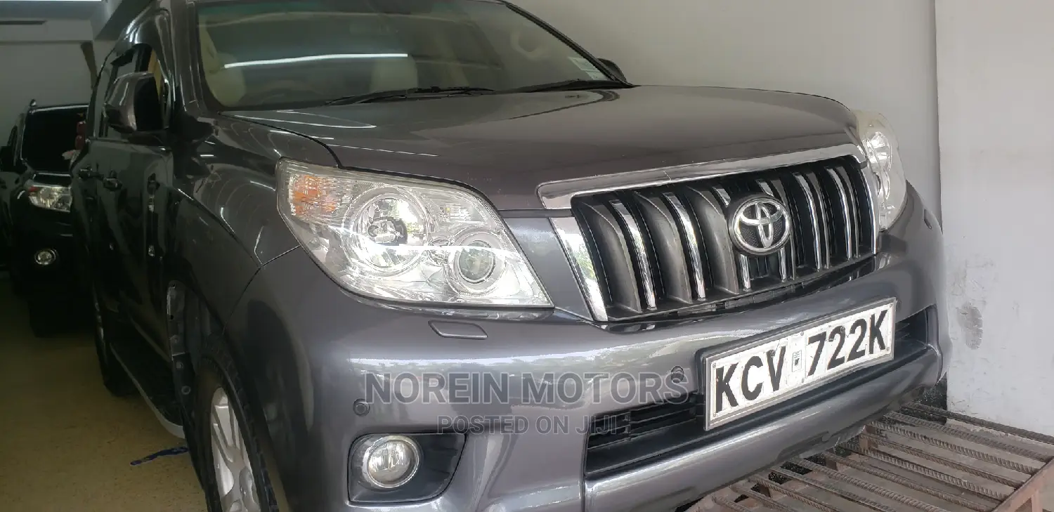 Toyota Land Cruiser Prado 2012 Gray