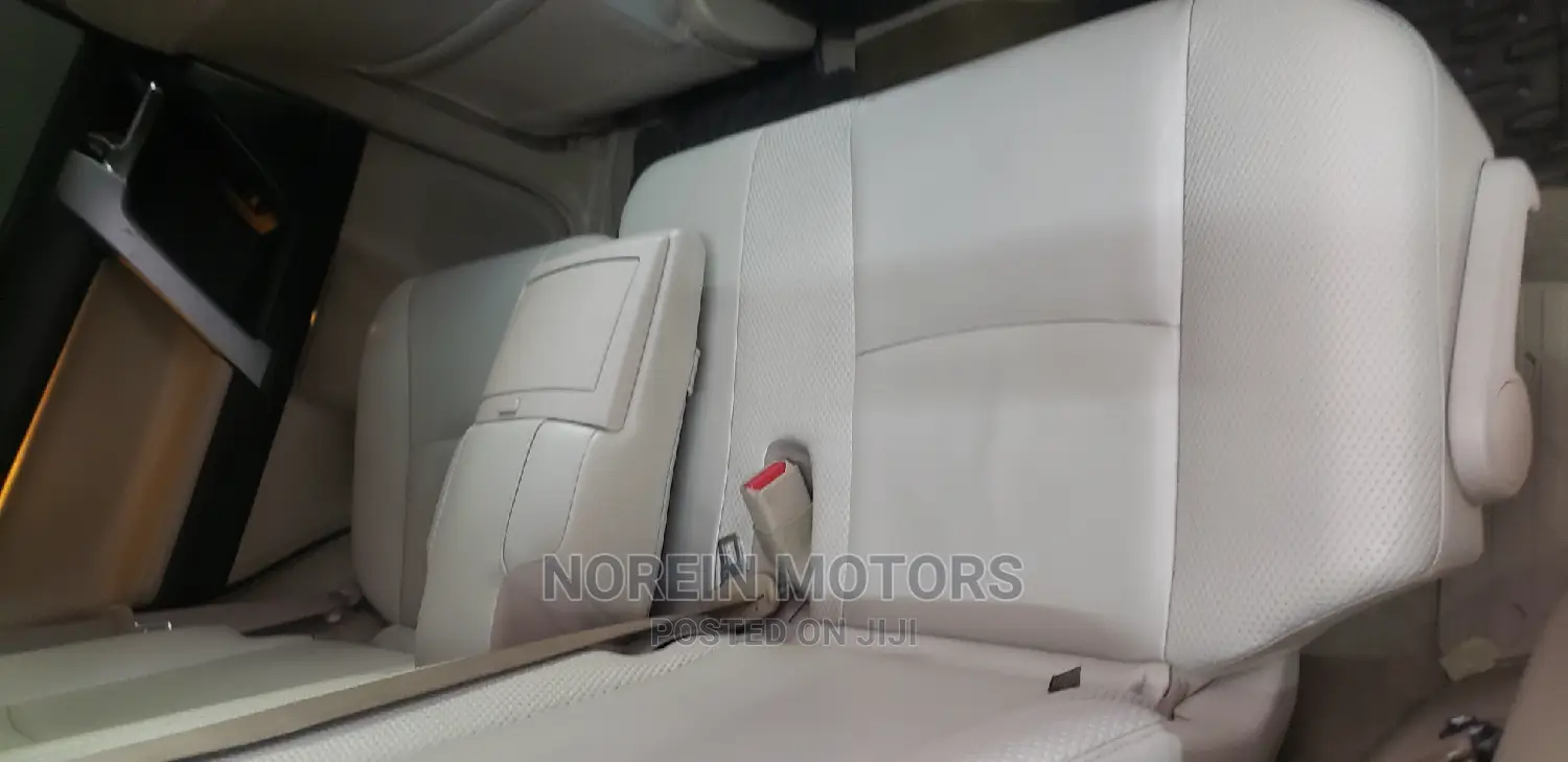 Toyota Land Cruiser Prado 2012 Gray