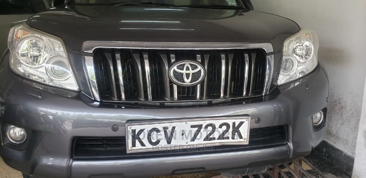 Toyota Land Cruiser Prado 2012 Gray