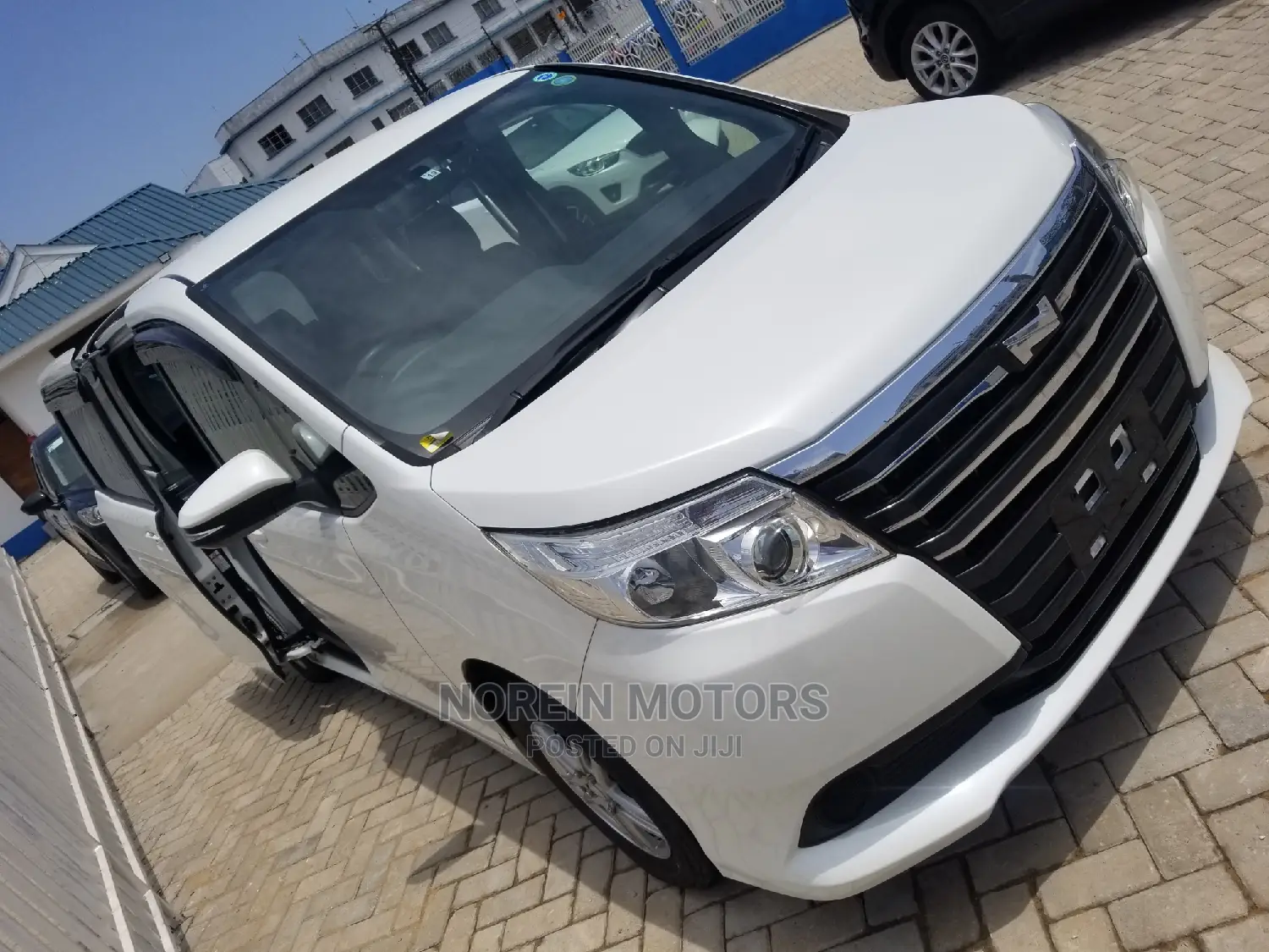 Toyota Noah 2014 Off white