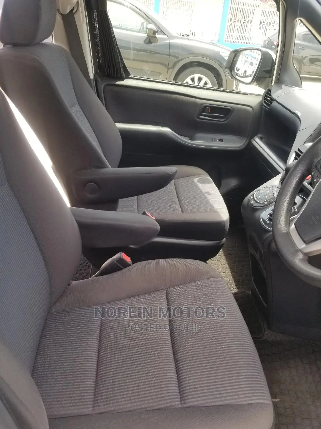 Toyota Noah 2014 Off white