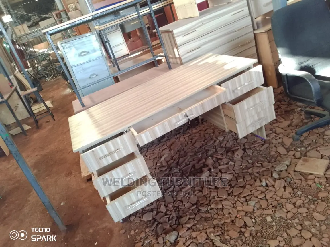 Office Desk 1.6