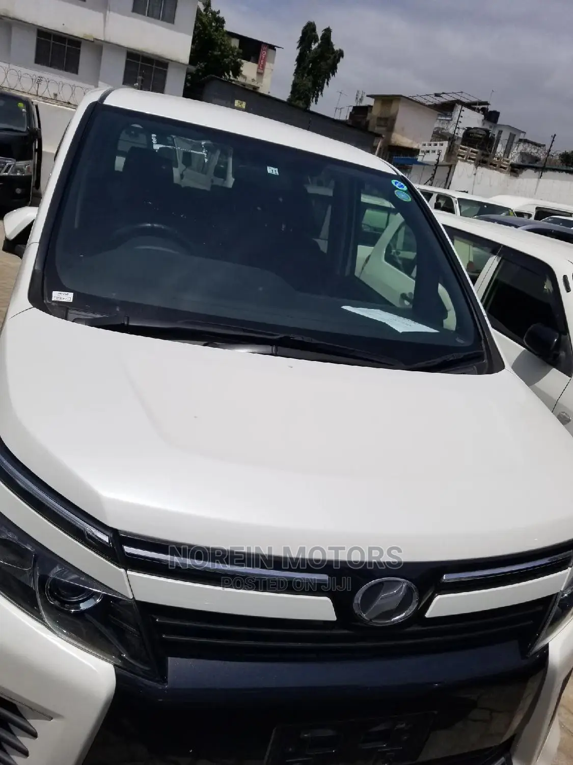 Toyota Voxy 2014 SV Premium White