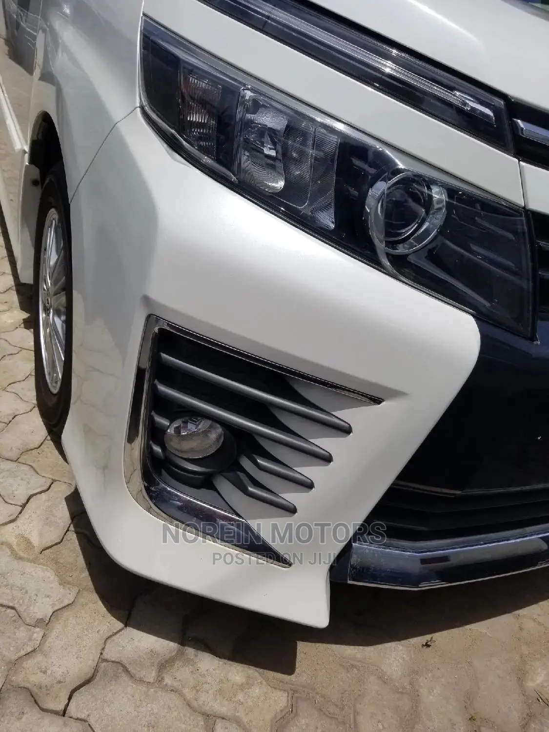 Toyota Voxy 2014 SV Premium White