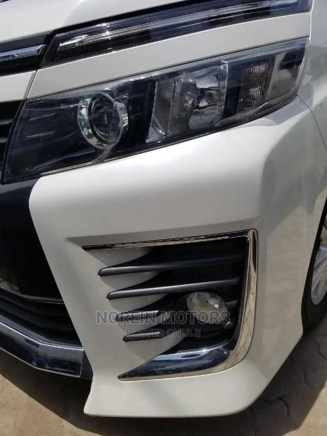 Toyota Voxy 2014 SV Premium White