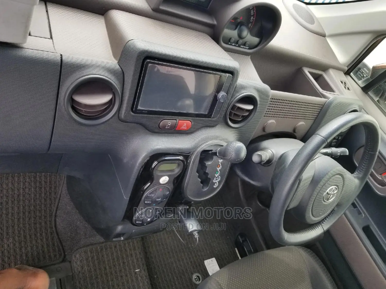 Toyota Porte 2015 Brown