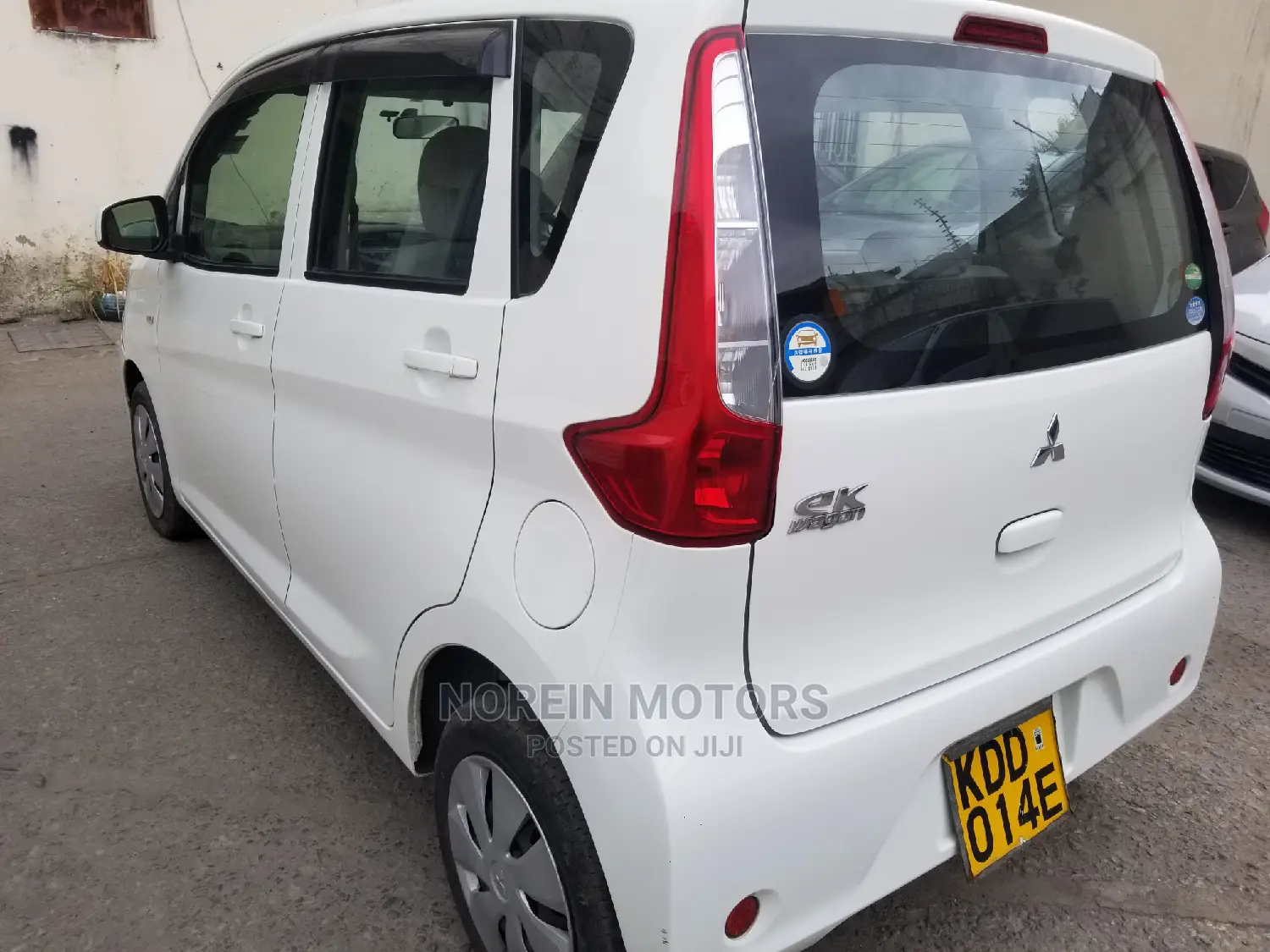Mitsubishi SpaceWagon 2014 White