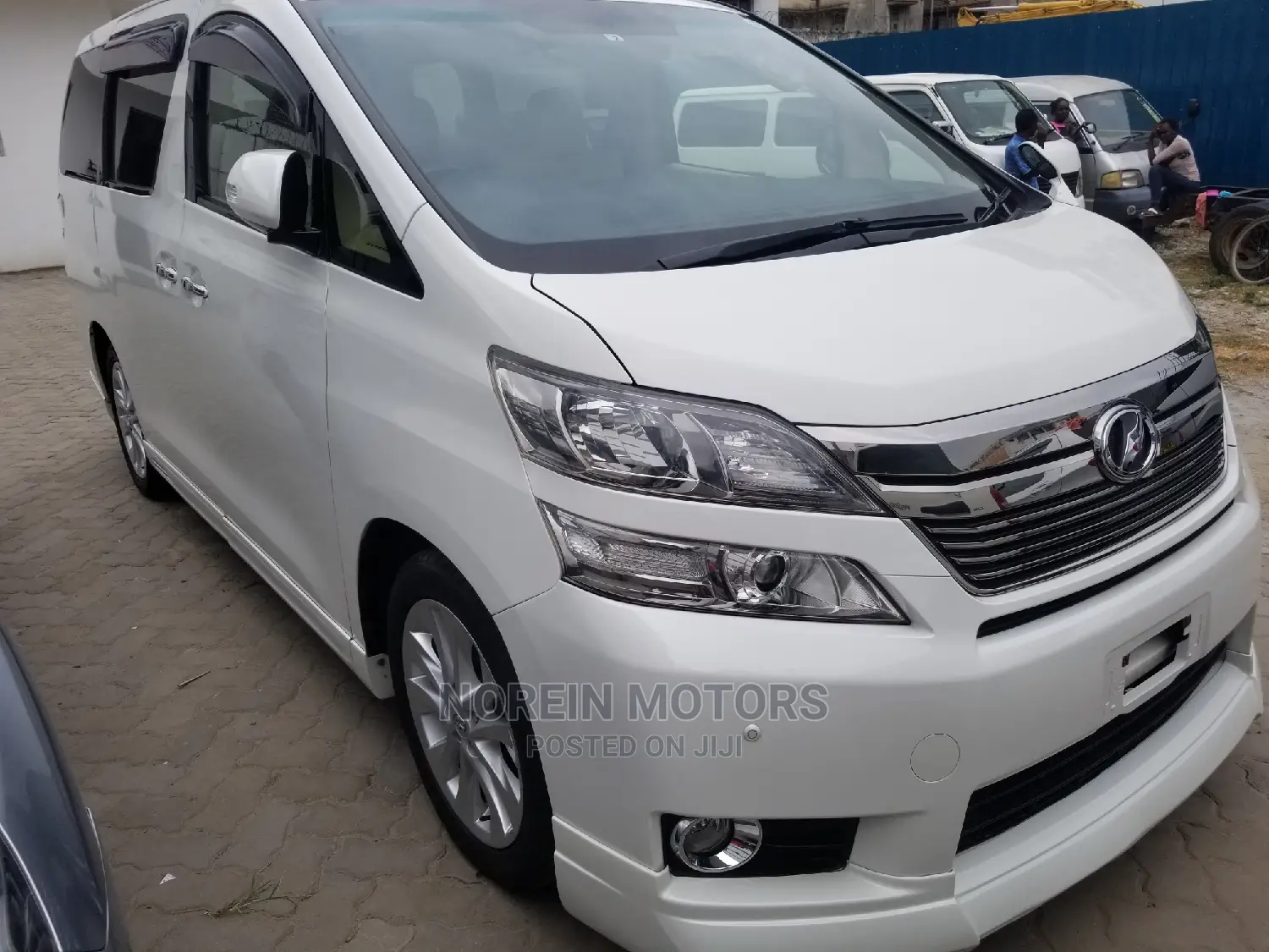 Toyota Vellfire 2014 White