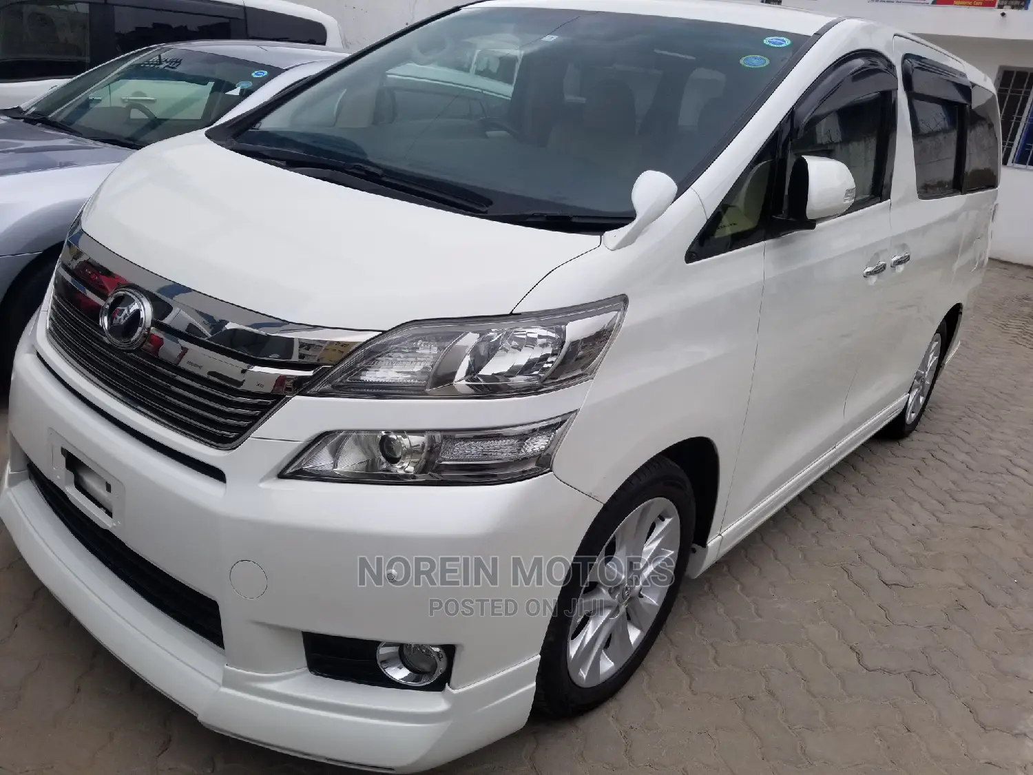 Toyota Vellfire 2014 White