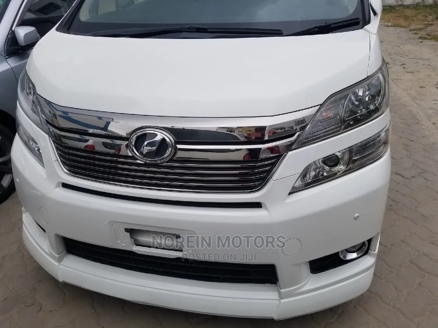 Toyota Vellfire 2014 White