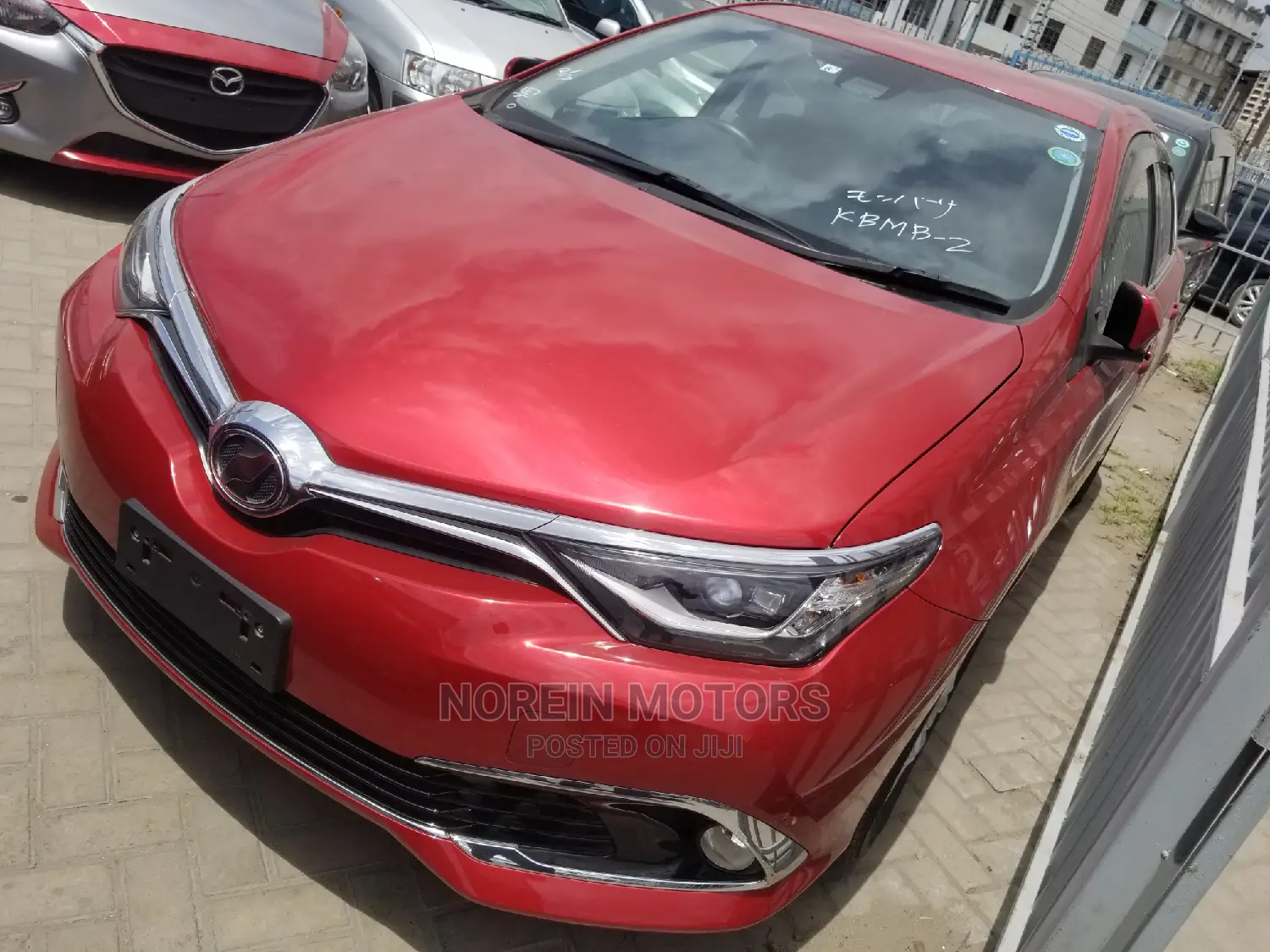 Toyota Auris 2015 Red